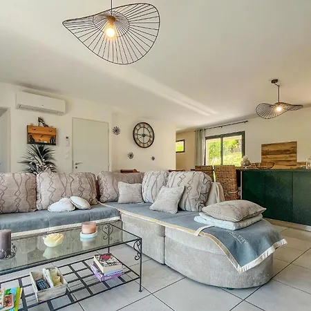 Stunning In St-florent-sur-auzonne Feriehus *