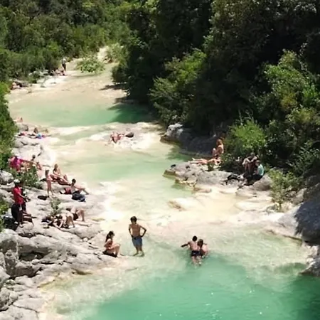 Stunning In St-florent-sur-auzonne Feriehus