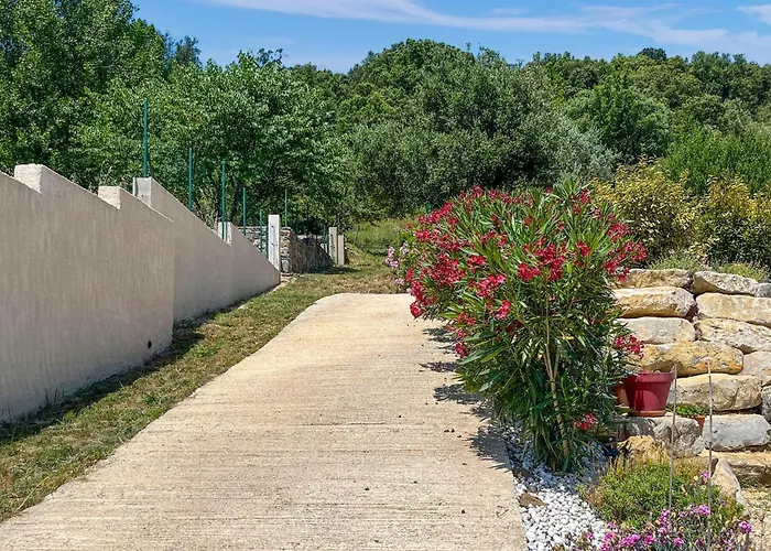 Gorgeous In St-florent-sur-auzonne *